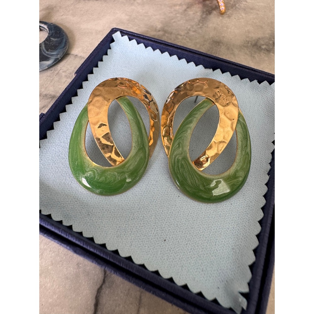 Modernist Gold Hammered Interlocking Oval Drop Earrings Green Marbled Resin